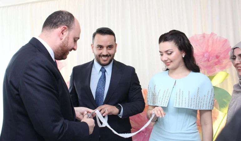 AK Parti Yalova Heyeti Genç Çiftin Nişan Sevincine Ortak Oldu 1 AK Parti Yalova Heyeti Genç Çiftin Nişan Sevincine Ortak Oldu