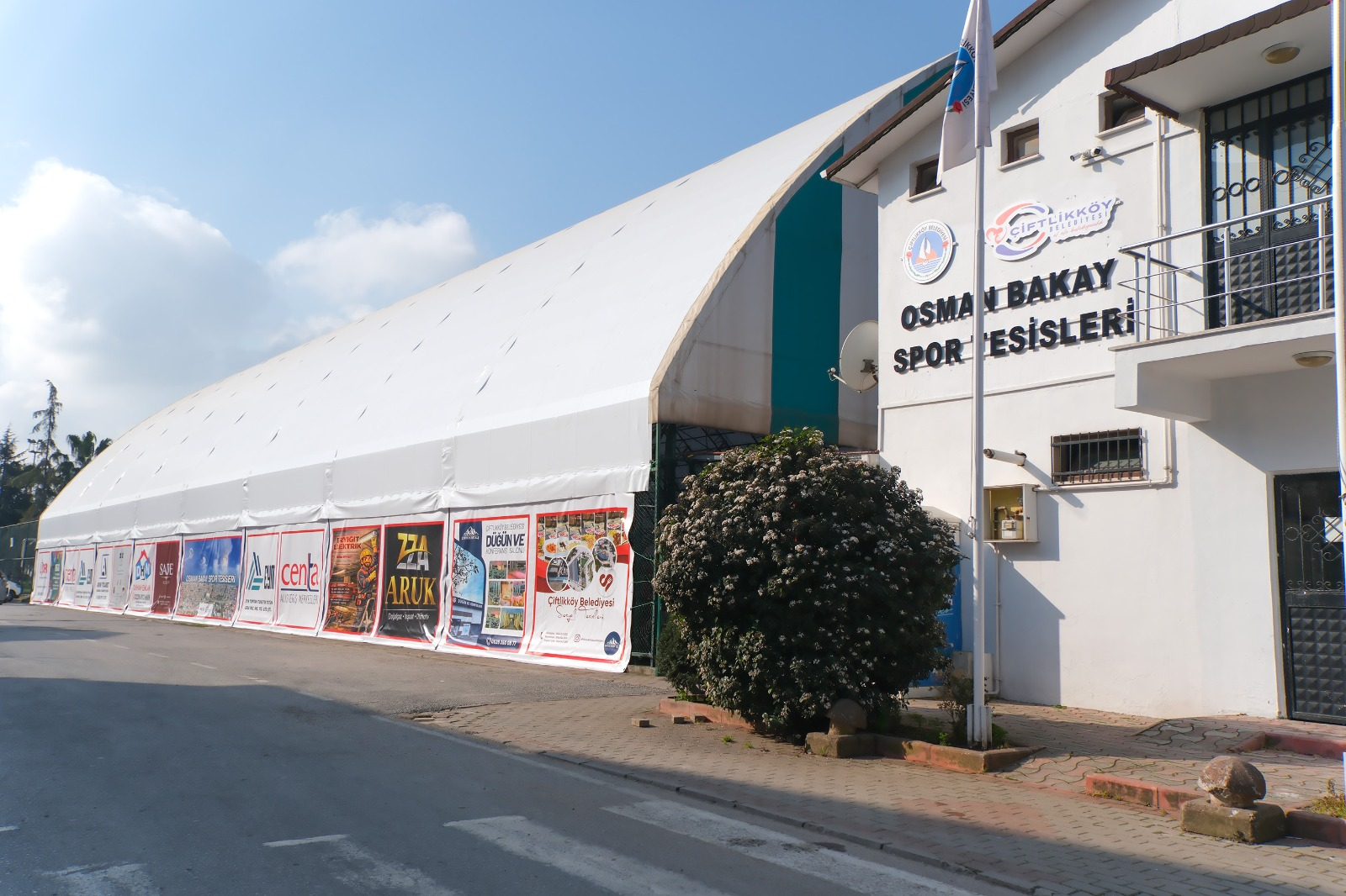 BAŞKAN YELE, OSMAN BAKAY SPOR TESİSLERİ’NDE İNCELEMELERDE BULUNDU