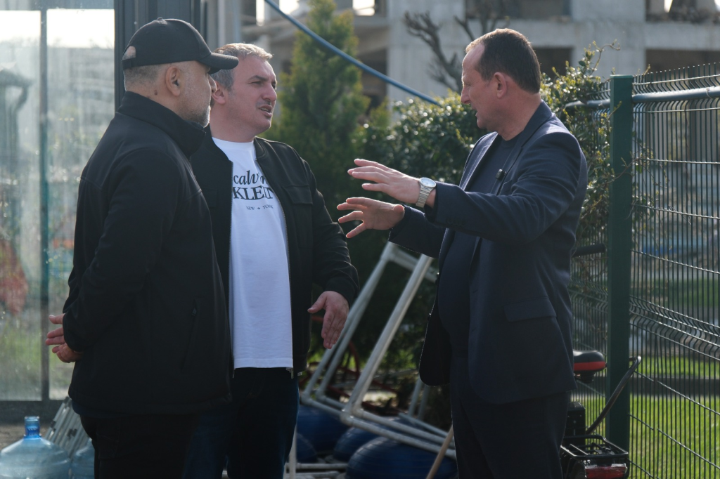 BAŞKAN YELE, OSMAN BAKAY SPOR TESİSLERİ’NDE İNCELEMELERDE BULUNDU