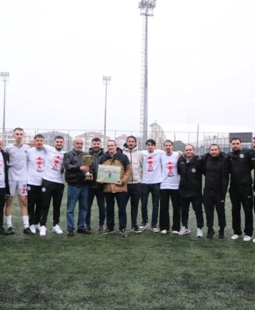 ERDİNÇ ERKORKMAZ’A ANLAMLI VEFA: YALOVA FUTBOLU EFSANESİNİ UNUTMADI