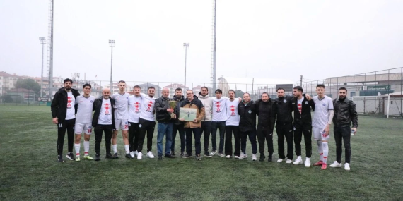 ERDİNÇ ERKORKMAZ’A ANLAMLI VEFA: YALOVA FUTBOLU EFSANESİNİ UNUTMADI