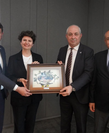 YTSO Heyeti’nden Sanayiye Güçlü İş Birliği Mesajı: AKSA Akrilik Ziyaretinde Ortak Vizyon Vurgusu