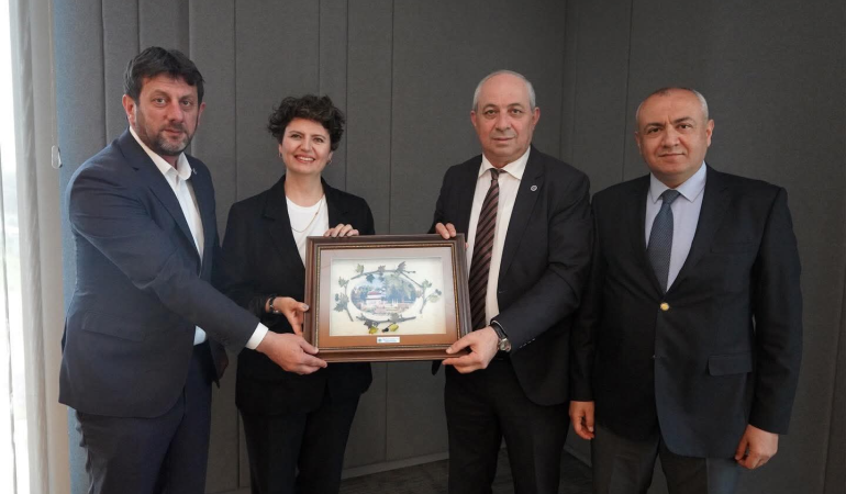 YTSO Heyeti’nden Sanayiye Güçlü İş Birliği Mesajı: AKSA Akrilik Ziyaretinde Ortak Vizyon Vurgusu