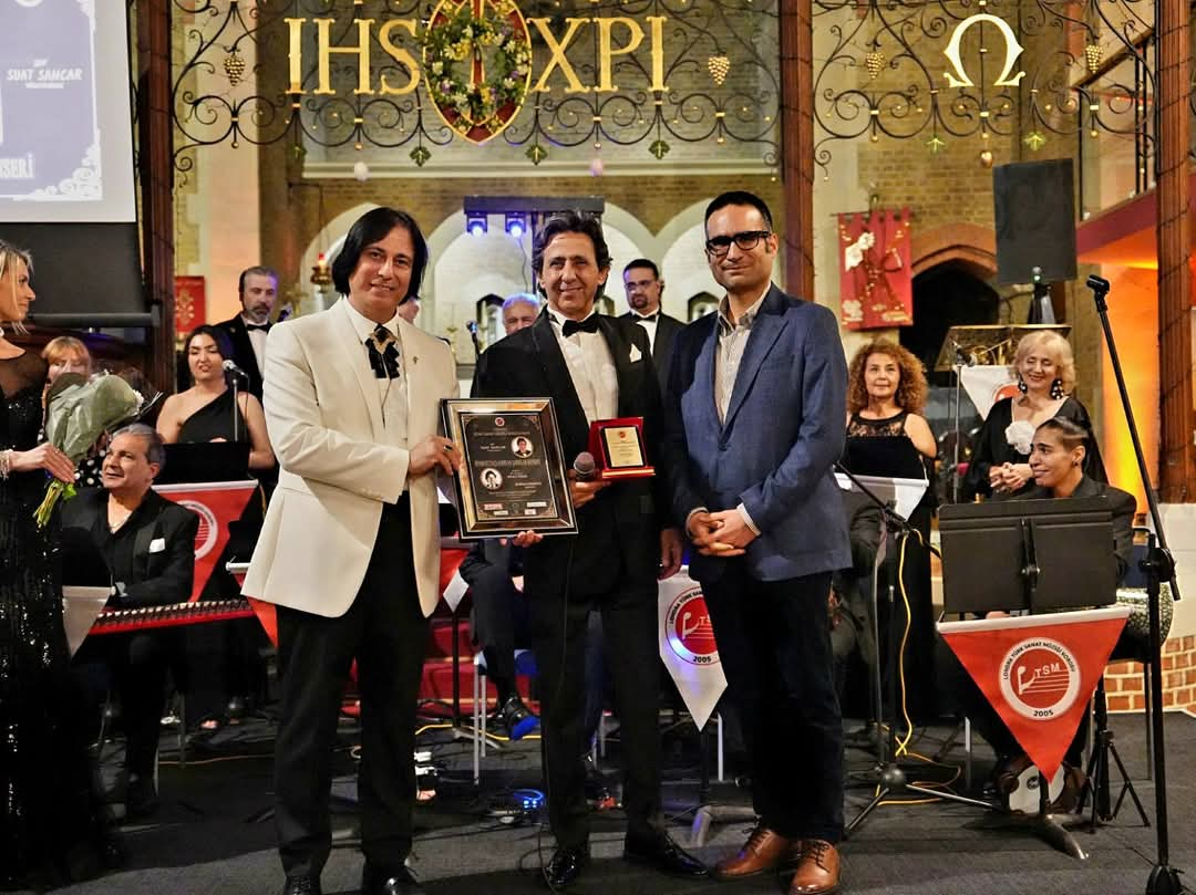 Londra Türk Sanat Müziği Korosu’ndan Tarihi Konser: “Sinemayı Taçlandıran Şarkılar” Büyüledi