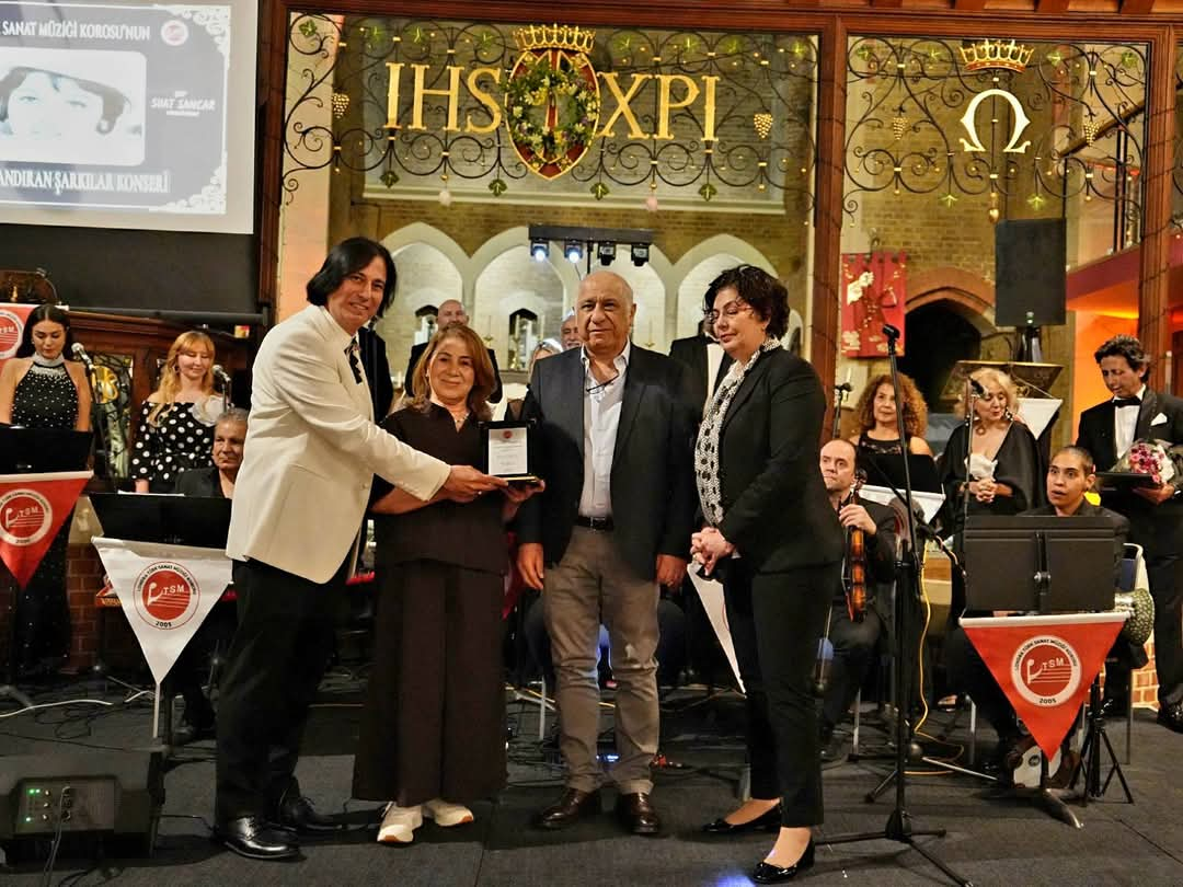 Londra Türk Sanat Müziği Korosu’ndan Tarihi Konser: “Sinemayı Taçlandıran Şarkılar” Büyüledi