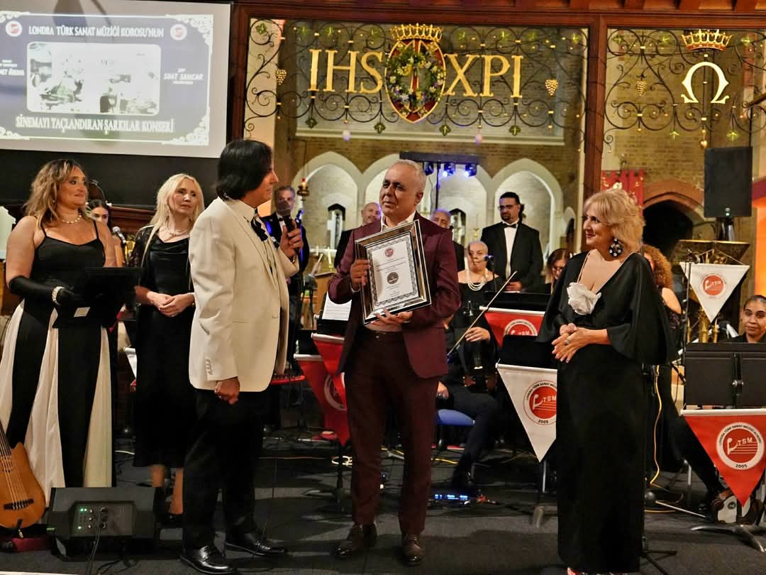 Londra Türk Sanat Müziği Korosu’ndan Tarihi Konser: “Sinemayı Taçlandıran Şarkılar” Büyüledi