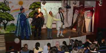 ÇİFTLİKKÖYLÜ ÖĞRENCİLER ÇOCUK TİYATROSU ŞÖLENİYLE EĞLENDİ