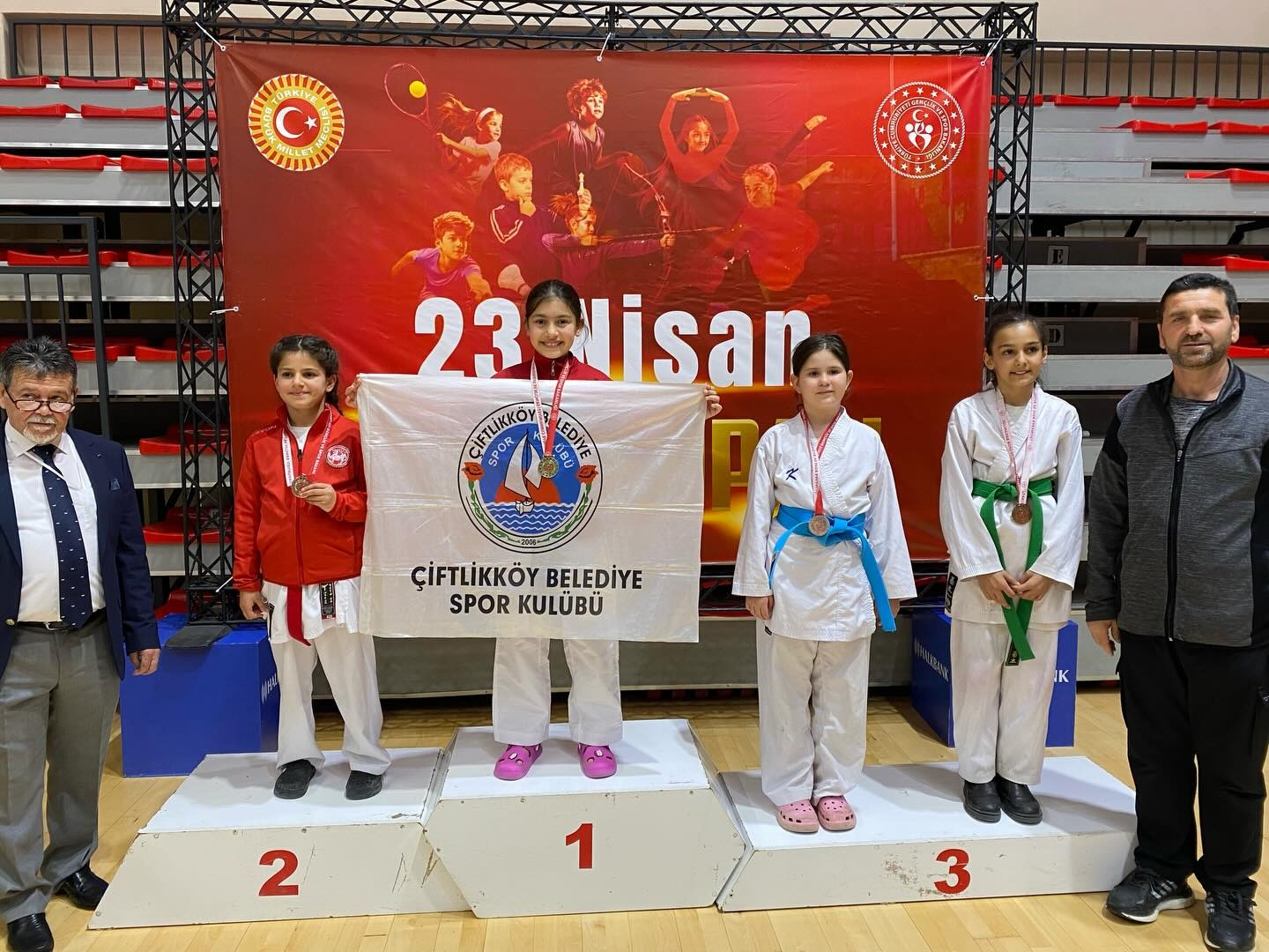 23 NİSAN KARATE ŞAMPİYONASI’NDA ÇİFTLİKKÖY RÜZGARI