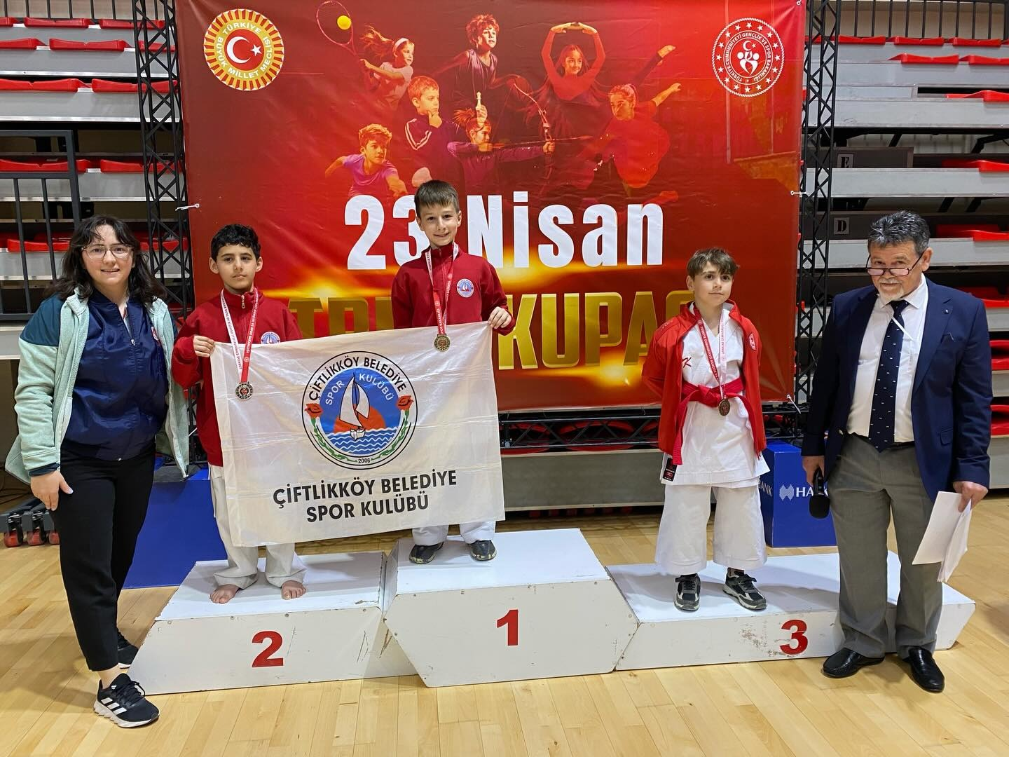 23 NİSAN KARATE ŞAMPİYONASI’NDA ÇİFTLİKKÖY RÜZGARI