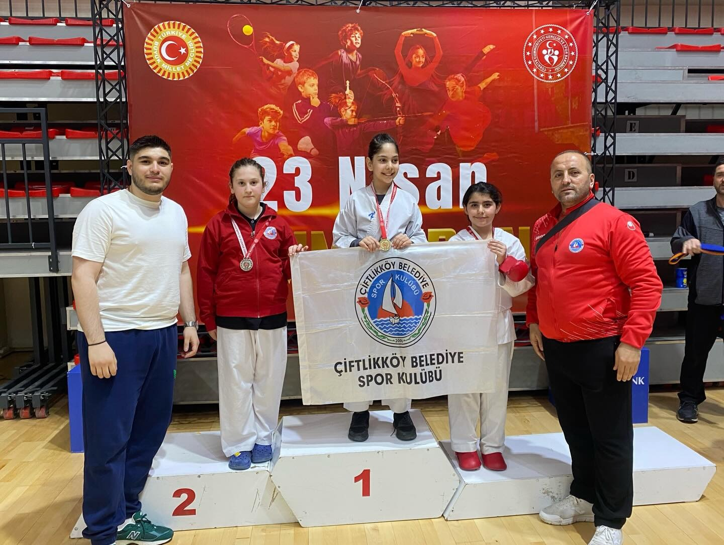 23 NİSAN KARATE ŞAMPİYONASI’NDA ÇİFTLİKKÖY RÜZGARI