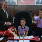 ÇİFTLİKKÖY’DE ÇOCUKLAR BAŞKANLIK KOLTUĞUNA GEÇTİ