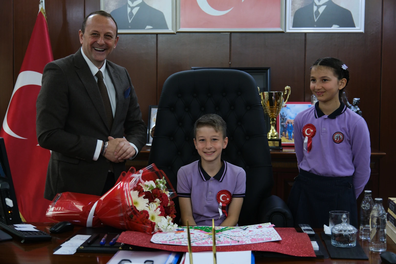 ÇİFTLİKKÖY’DE ÇOCUKLAR BAŞKANLIK KOLTUĞUNA GEÇTİ