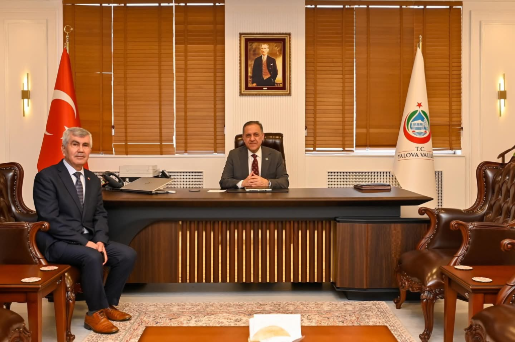 Yalova’da 46 Yıllık Hizmetin Ardından Duygusal Veda: Tapu Müdürü Mustafa Koç Emekliye Ayrıldı