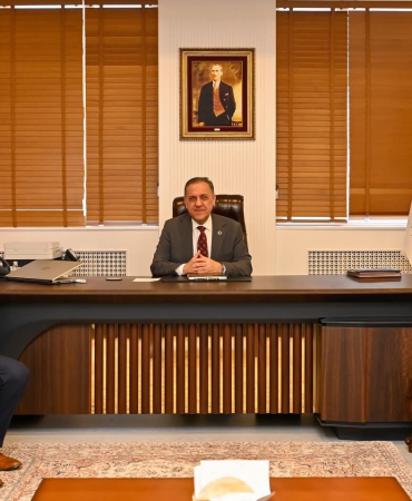 Yalova’da 46 Yıllık Hizmetin Ardından Duygusal Veda: Tapu Müdürü Mustafa Koç Emekliye Ayrıldı 4 Yalova’da 46 Yıllık Hizmetin Ardından Duygusal Veda: Tapu Müdürü Mustafa Koç Emekliye Ayrıldı