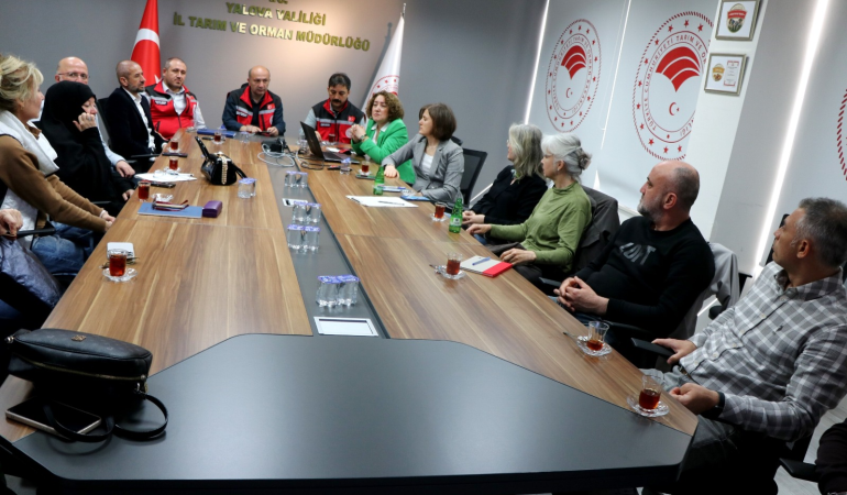 SERMAYECİK’Lİ YABAN MERSİNİ ÜRETİCİLERİNE İYİ TARIM EĞİTİMİ VERİLDİ