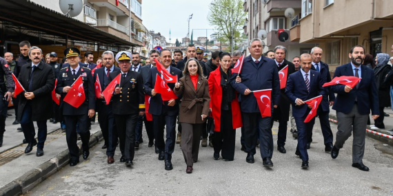 YALOVA’DA 23 NİSAN COŞKUSU: HÜZÜN VE GURUR AYNI MEYDANDA BULUŞTU