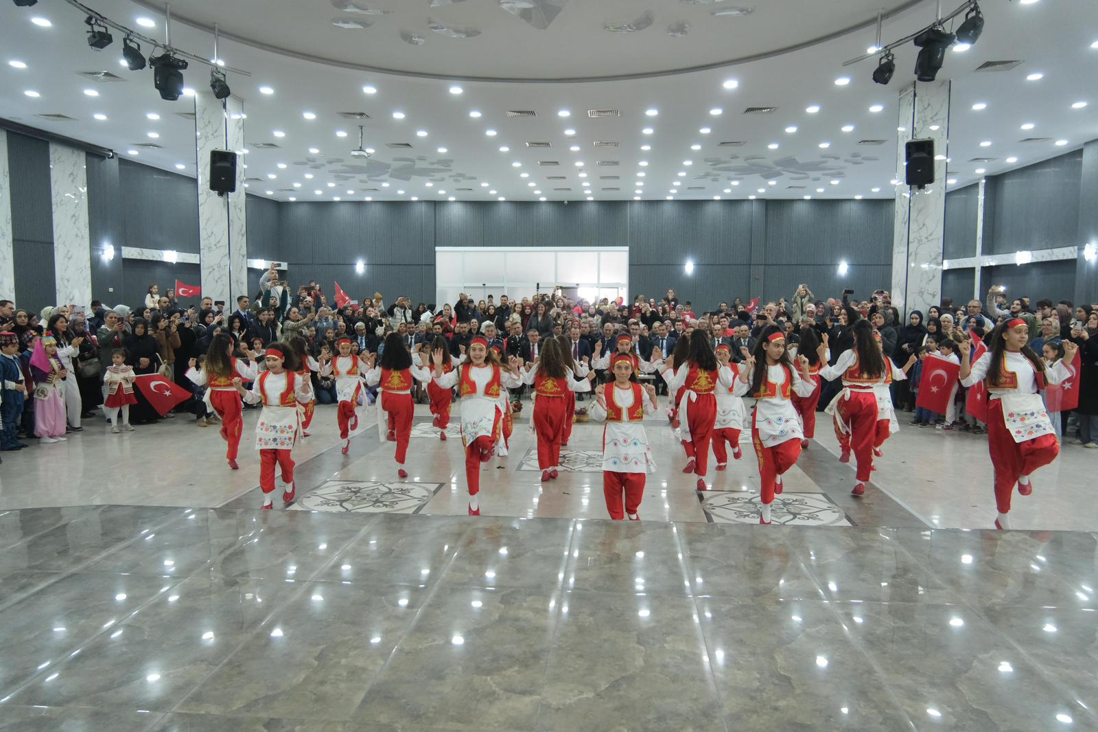 ÇİFTLİKKÖY’DE 23 NİSAN COŞKUSU YAŞANDI