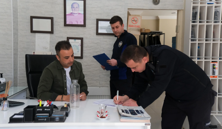 ÇİFTLİKKÖY ZABITASI RUHSAT DENETİMLERİ İÇİN SAHADA 1 ÇİFTLİKKÖY ZABITASI RUHSAT DENETİMLERİ İÇİN SAHADA