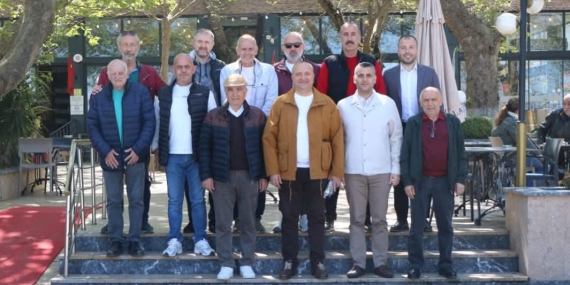 Çınarcık’ta Anlamlı Buluşma: Başkan Avni Kurt, Yalova Masterlar Futbol Takımı ile Kahvaltıda Bir Araya Geldi