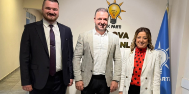 AK Parti Yalova Teşkilatında Dikkat Çeken Ziyaret: Muğlim Bağatar Parti Binasında Ağırlandı