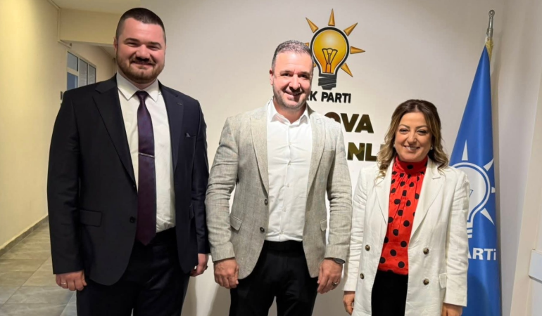 AK Parti Yalova Teşkilatında Dikkat Çeken Ziyaret: Muğlim Bağatar Parti Binasında Ağırlandı
