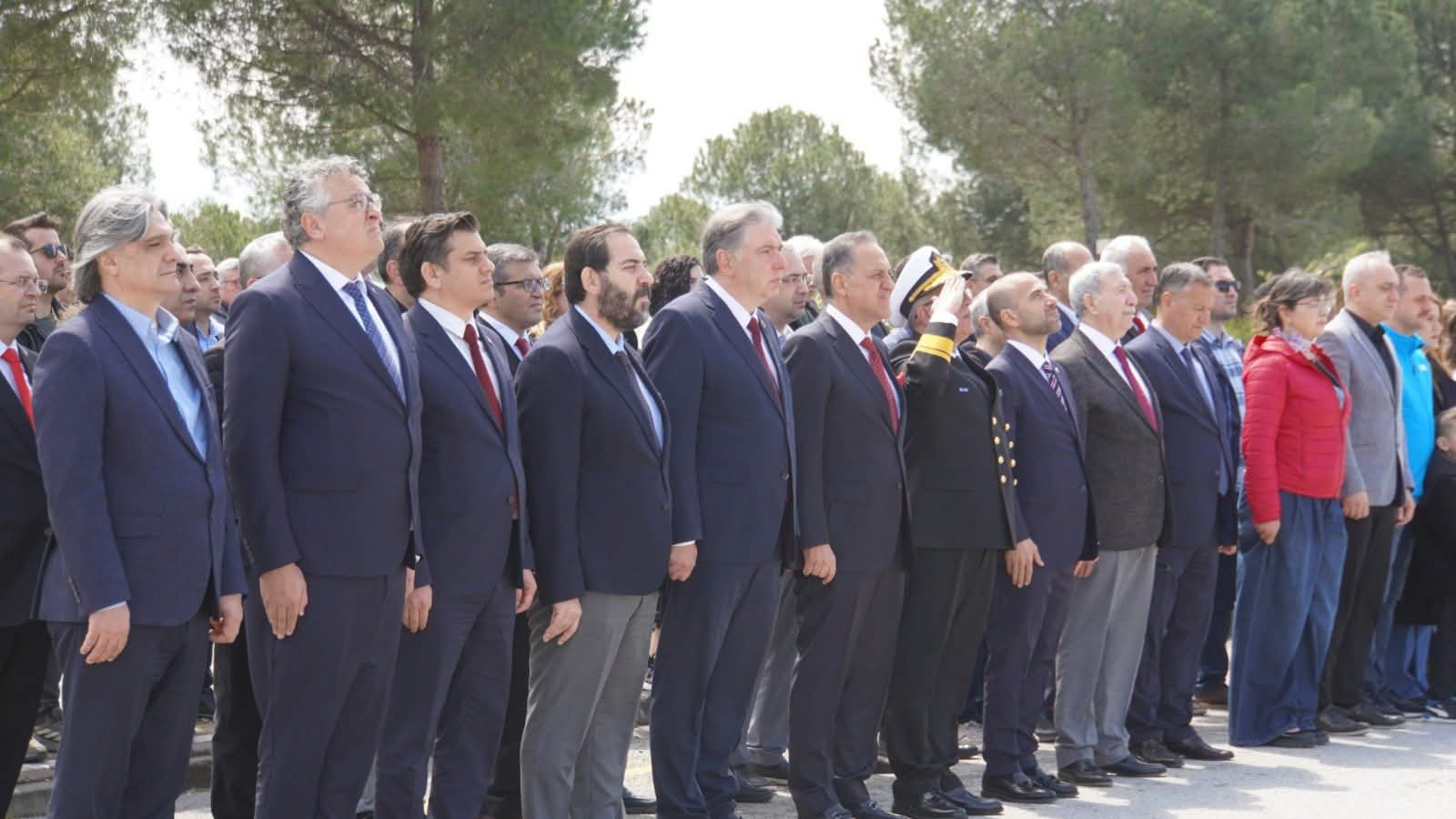 Yalova Üniversitesi’nde 23 Nisan Coşkusu: Dev Türk Bayrağı Göndere Çekildi