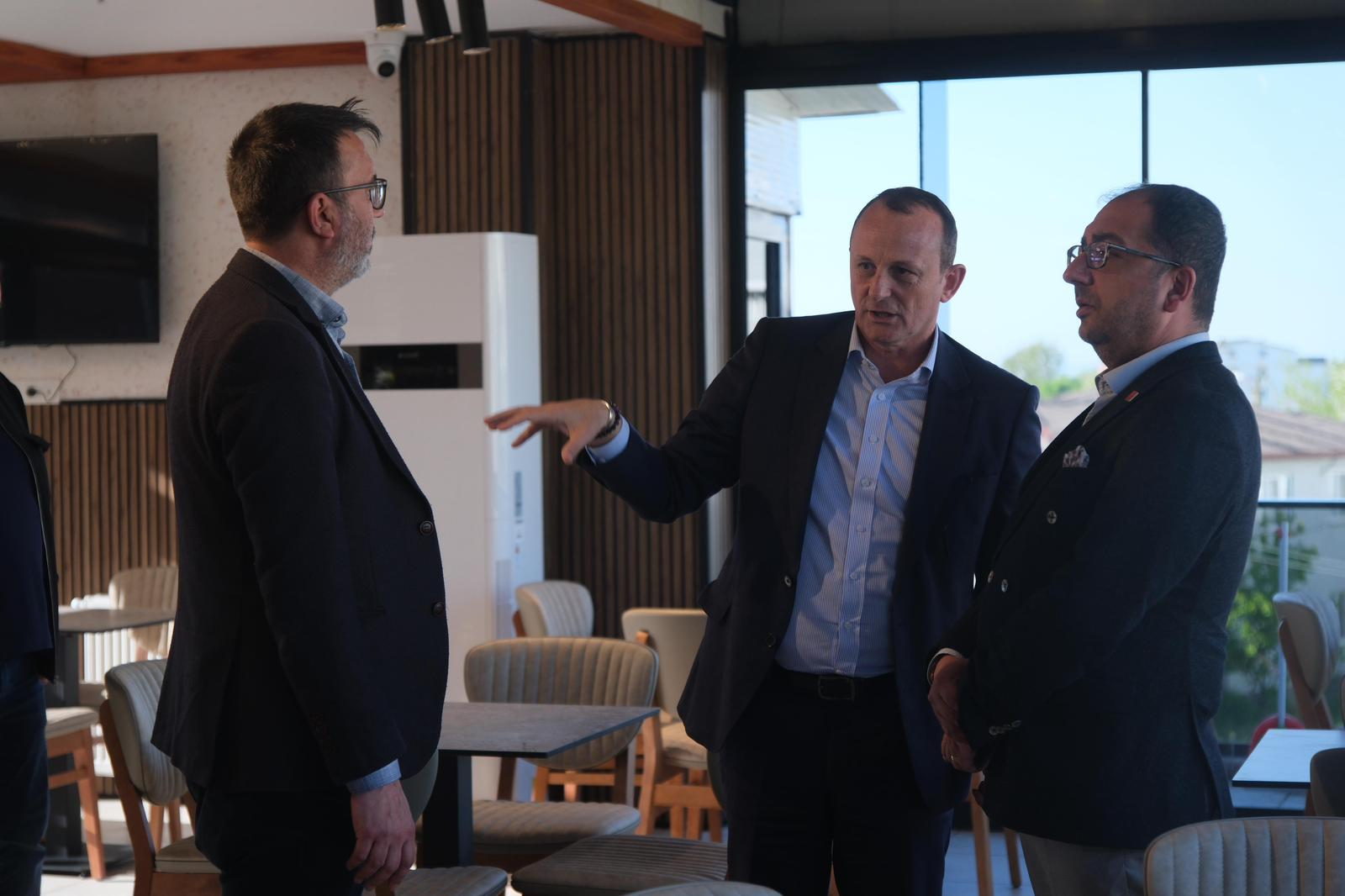 BAŞKAN YELE, 500 EVLER SOSYAL TESİSLERİ’NDEKİ ÇALIŞMALARI İNCELEDİ