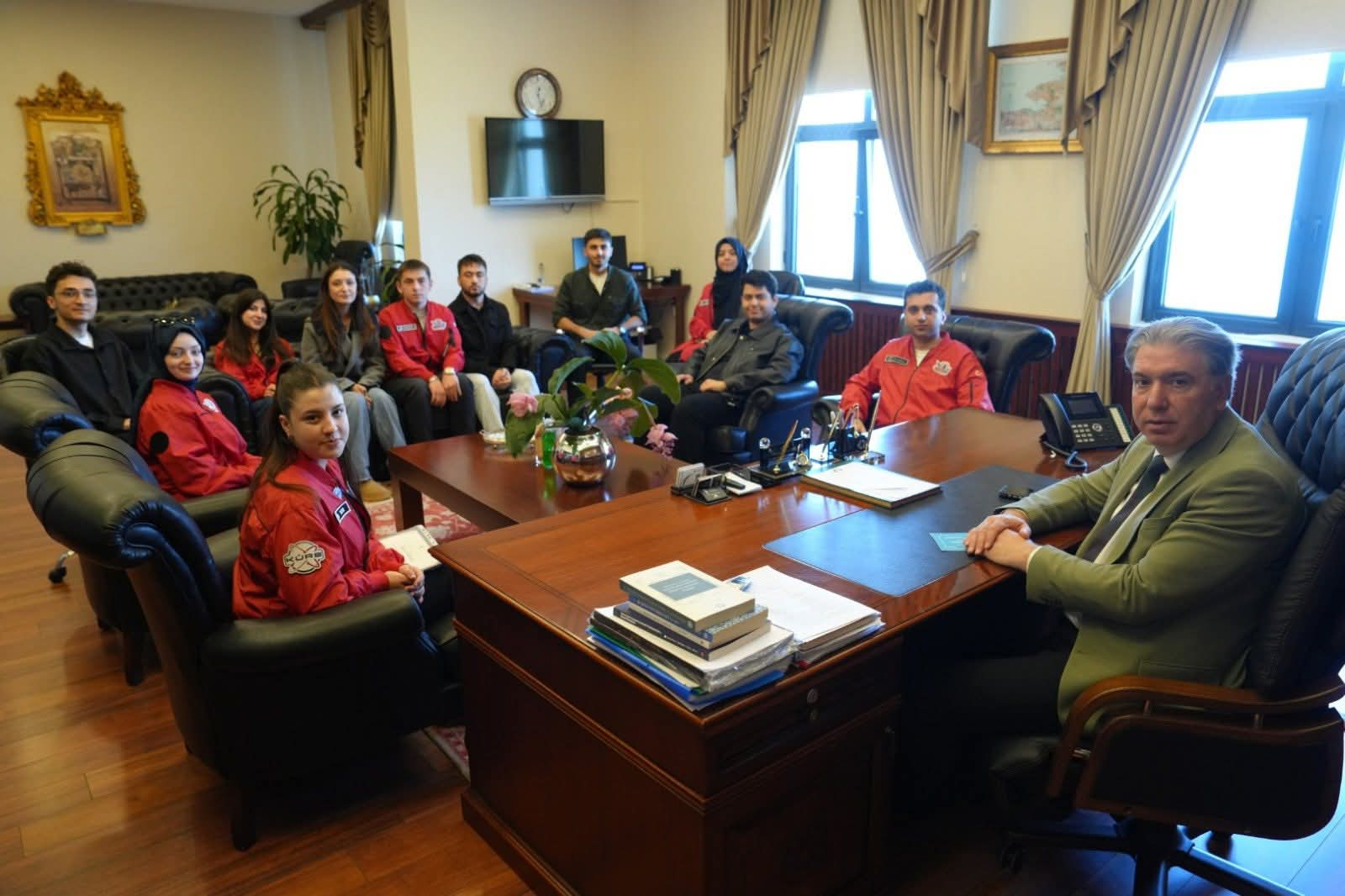 TEKNOFEST KULÜBÜ’NDEN REKTÖR BAHÇEKAPILI’YA ZİYARET