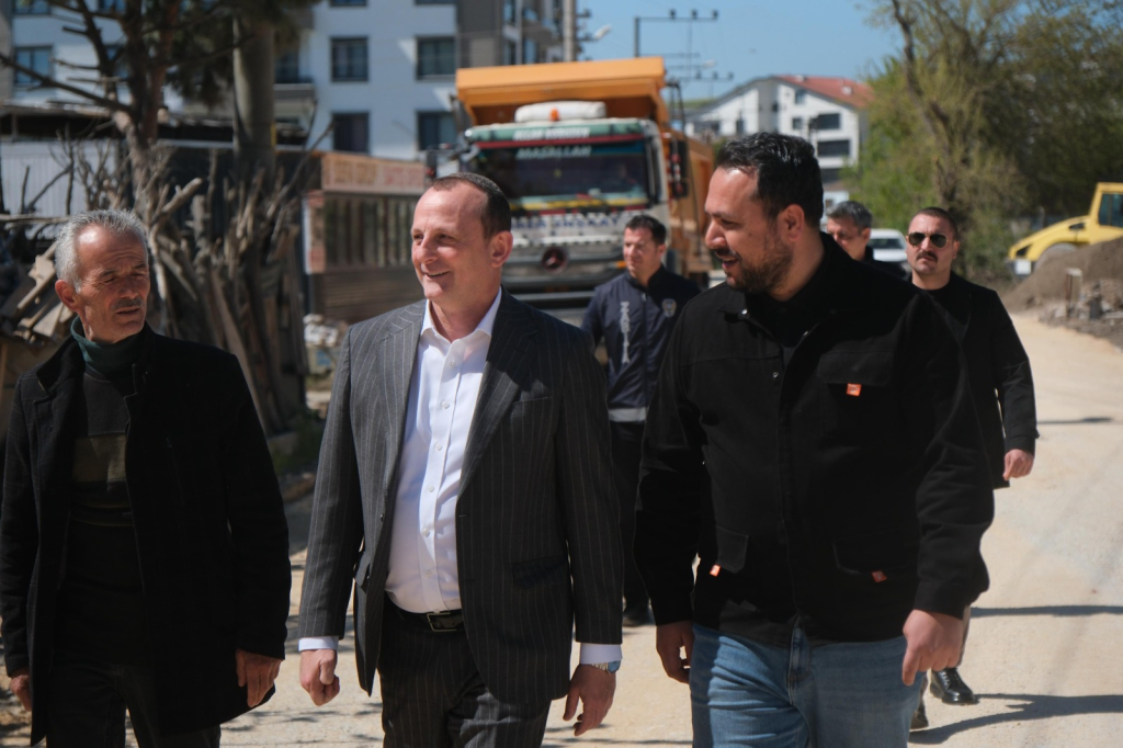 BAŞKAN YELE, ASFALTLAMA ÇALIŞMALARINI YERİNDE DENETLEDİ