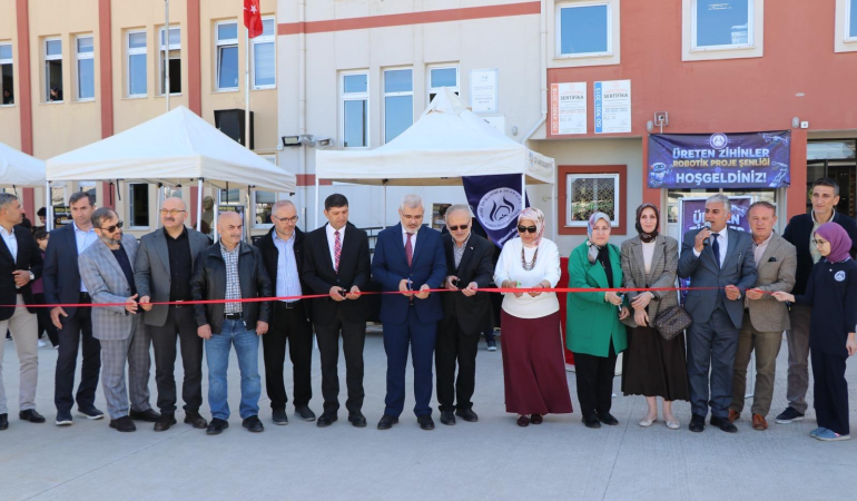 Robotik Proje Şenliği Genç Mucitleri Buluşturdu 6 Robotik Proje Şenliği Genç Mucitleri Buluşturdu
