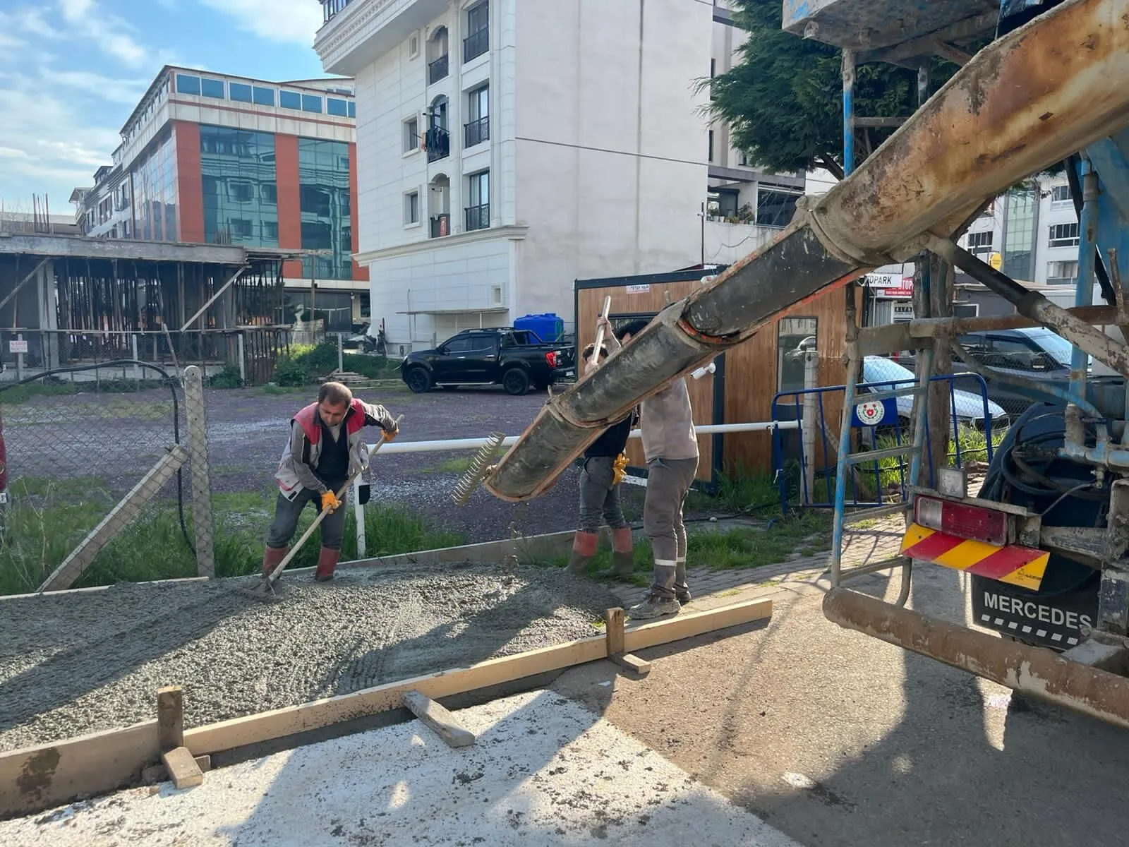 Altınova’da Kaldırımlar Yenileniyor: Sokaklar Daha Modern ve Güvenli 5 Altınova’da Kaldırımlar Yenileniyor: Sokaklar Daha Modern ve Güvenli