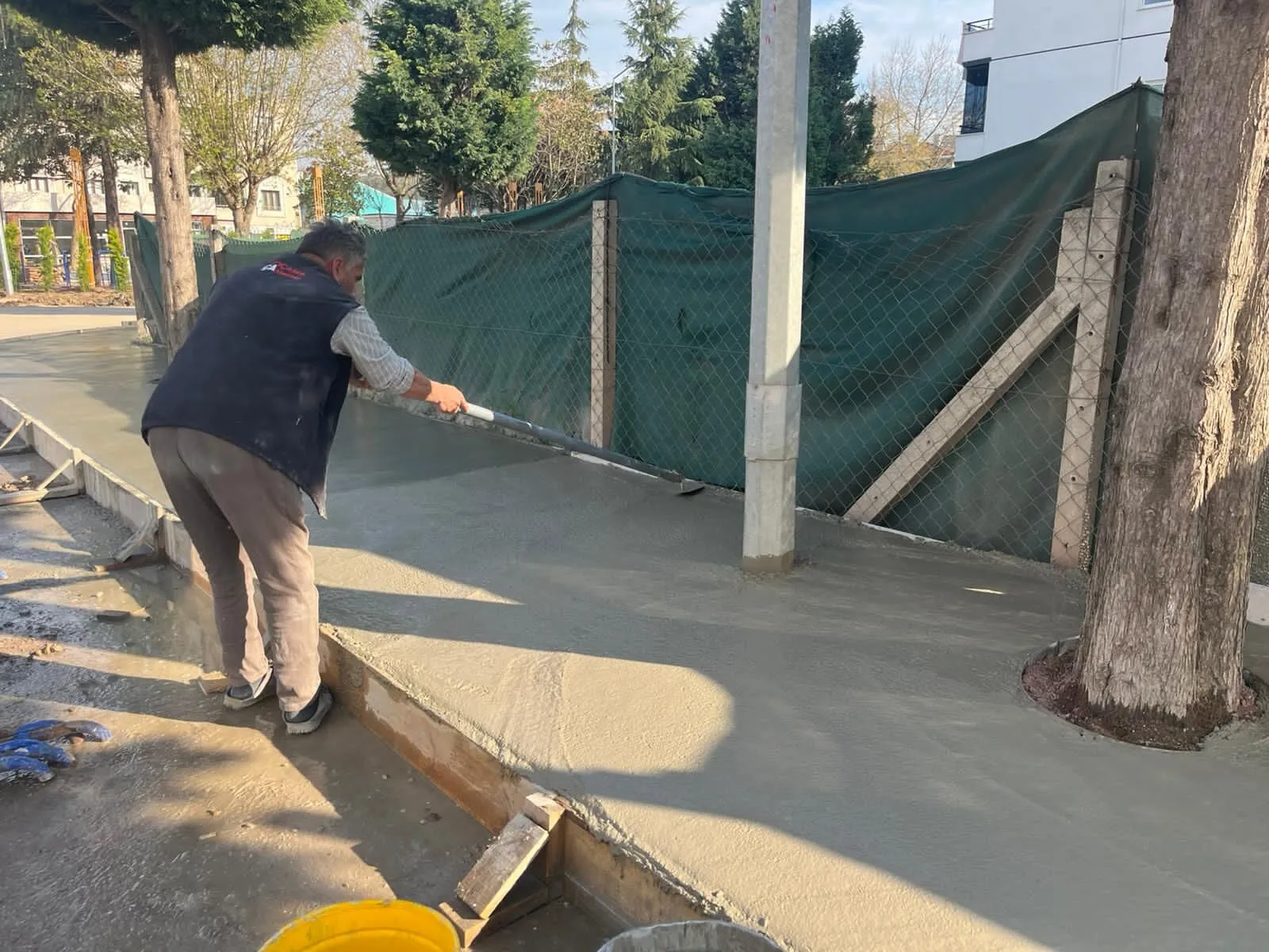 Altınova’da Kaldırımlar Yenileniyor: Sokaklar Daha Modern ve Güvenli 6 Altınova’da Kaldırımlar Yenileniyor: Sokaklar Daha Modern ve Güvenli