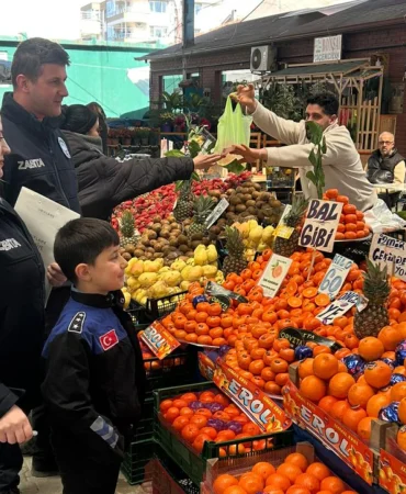 MİNİK POLİS ÇINAR, PAZAR DENETLEMESİNE KATILDI 8 MİNİK POLİS ÇINAR, PAZAR DENETLEMESİNE KATILDI