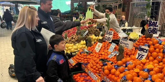 MİNİK POLİS ÇINAR, PAZAR DENETLEMESİNE KATILDI