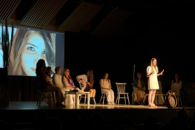 ‘SEN BEN MİSİN?’ OYUNU AYAKTA ALKIŞLANDI