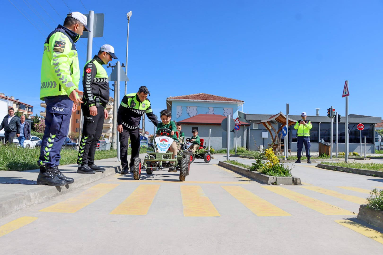 YALOVA’DA MİNİKLERE TRAFİK BİLİNCİ AŞILANIYOR