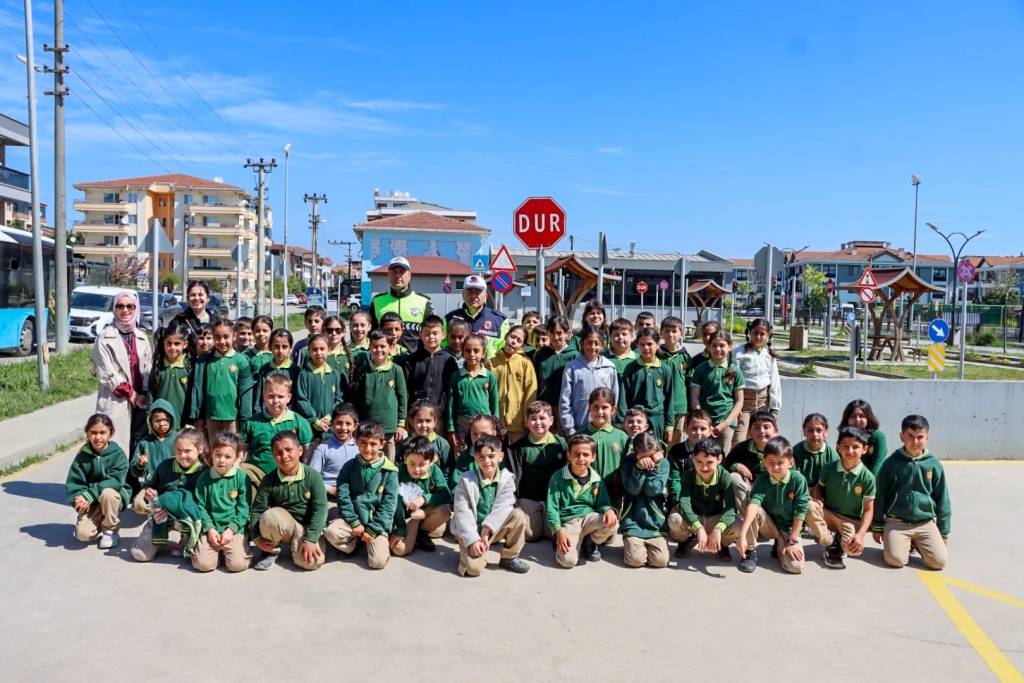 YALOVA’DA MİNİKLERE TRAFİK BİLİNCİ AŞILANIYOR