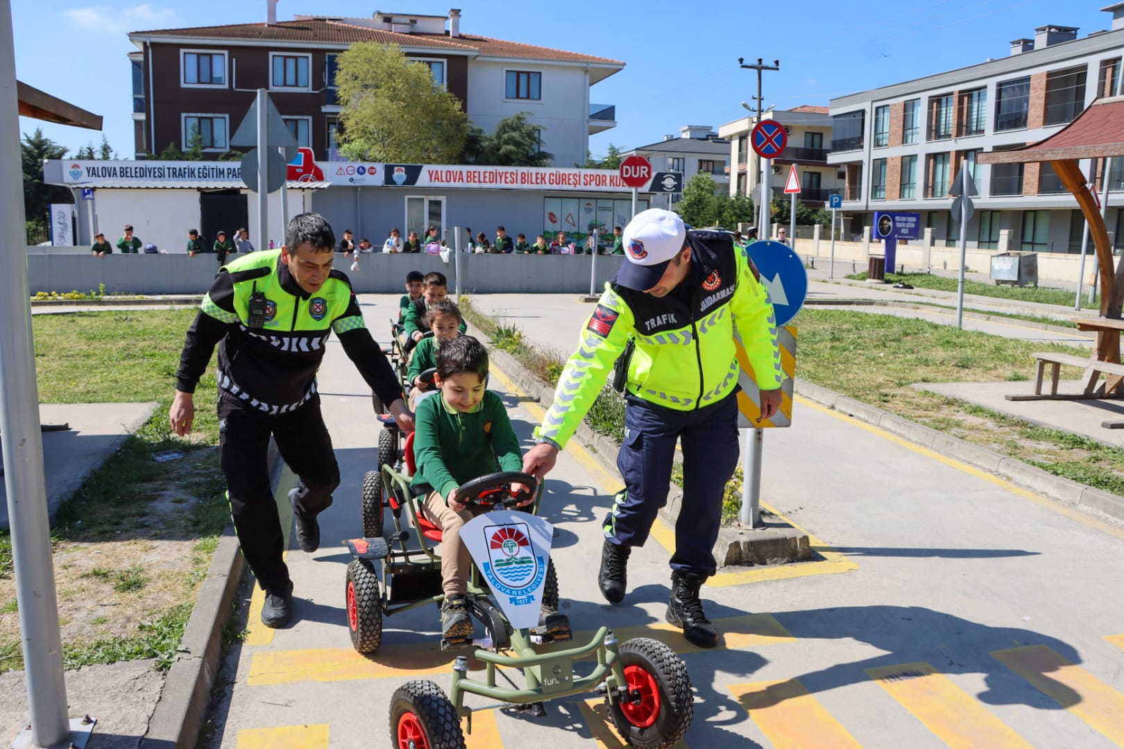 YALOVA’DA MİNİKLERE TRAFİK BİLİNCİ AŞILANIYOR