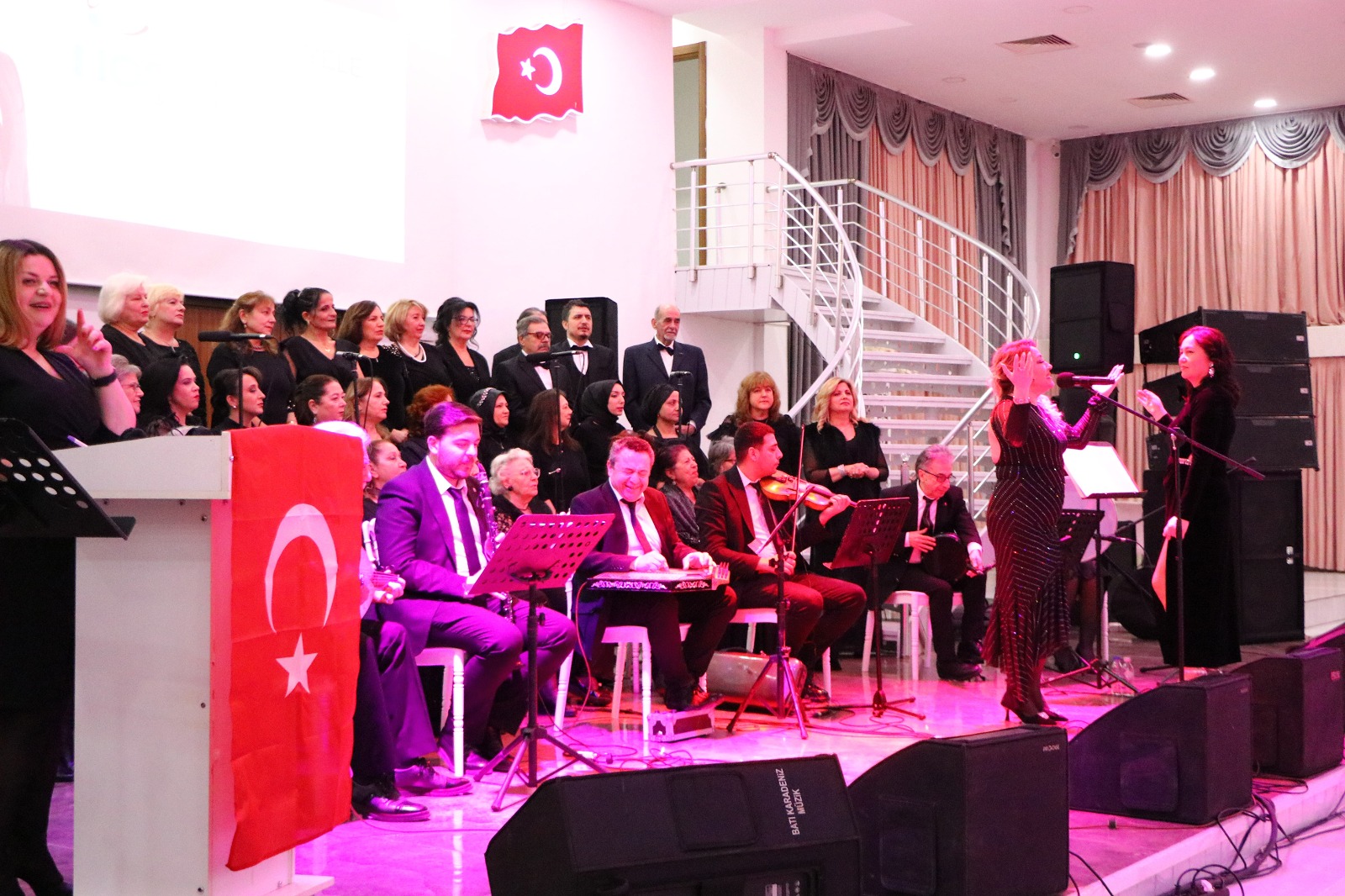 ÇİFTLİKKÖY’DE ANNELER ÖZEL KONSER