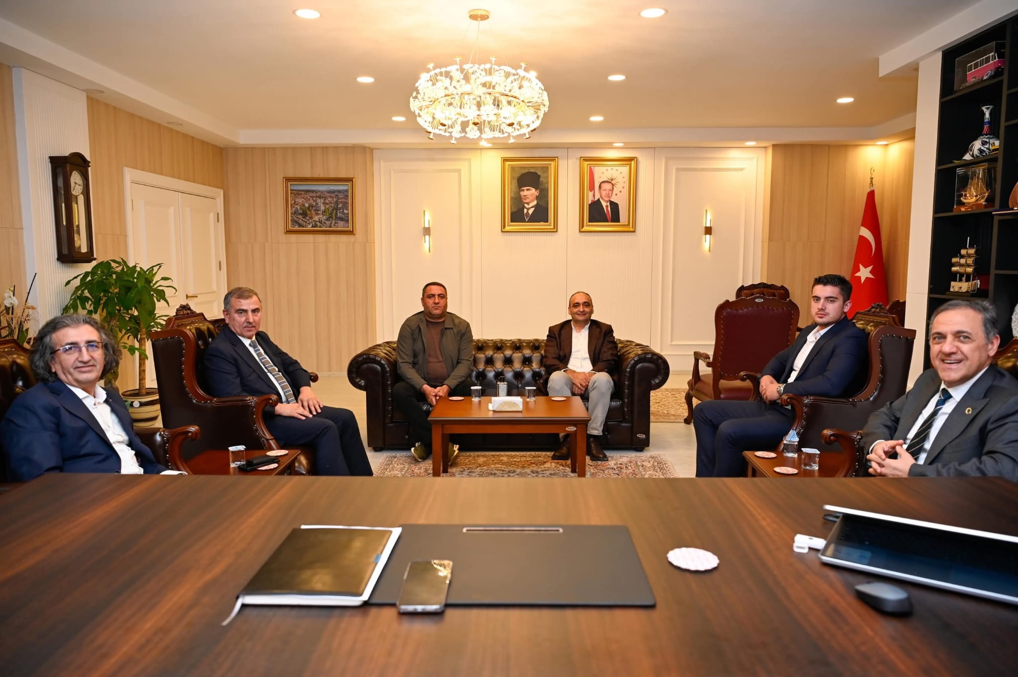  Vali Dr. Ahmet Hamdi Usta’dan Yatırım, Sanayi, Eğitim ve Milli Değerler İçin Yoğun Tempo