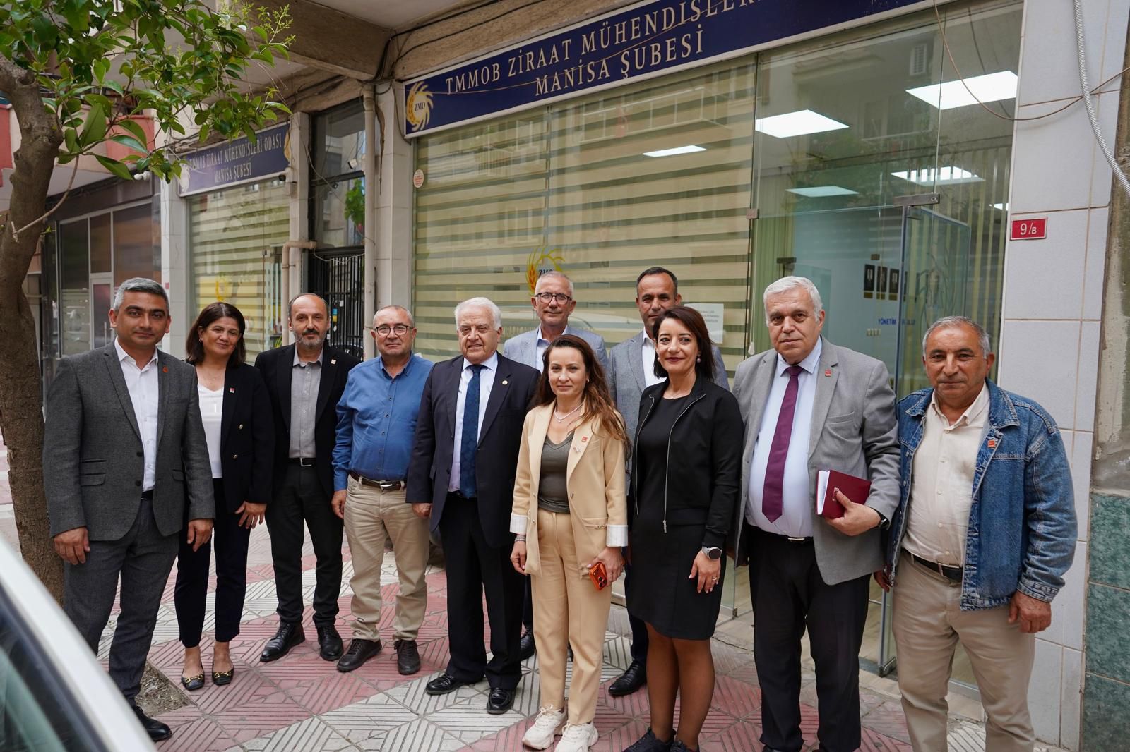 BECAN, MANİSA’DA: “BÖYLE BÜYÜYEN EKONOMİ OLUR MU?”