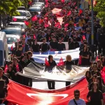 YALOVA’DA 19 MAYIS COŞKUSU: BİNLERCE KİŞİ GENÇLİK YÜRÜYÜŞÜNDE BULUŞTU, SOKAKLAR KIRMIZI BEYAZA BÜRÜNDÜ