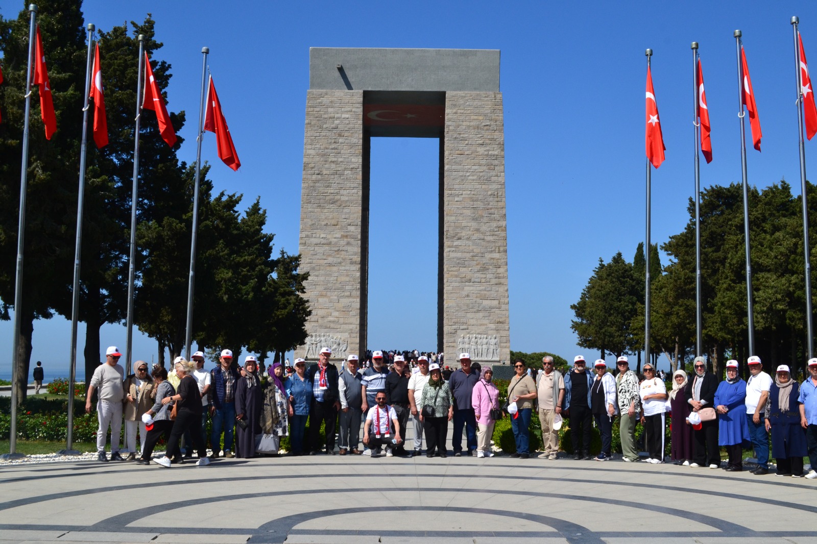 Yalovalı Annelerden Şehitler Huzurunda Anlamlı Ziyaret