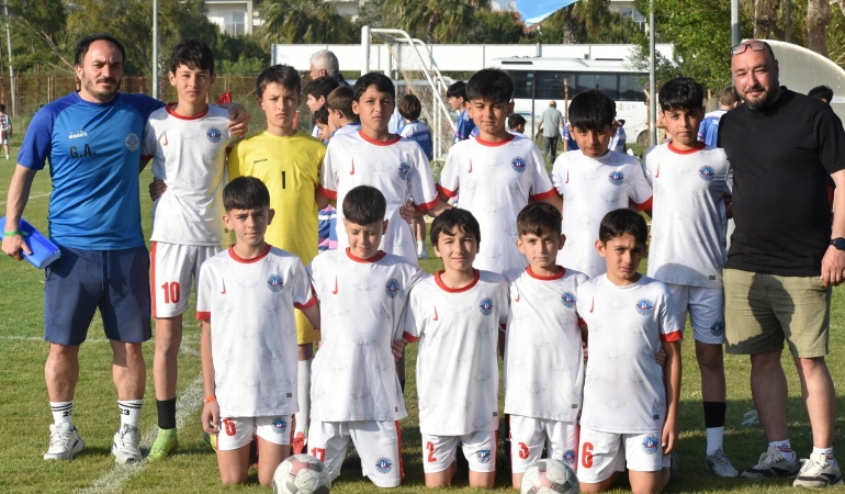 ÇİFTLİKKÖY BELEDİYESPOR U-12’LERİ INTERNATİONAL CUP HEYECANI YAŞADI 4 ÇİFTLİKKÖY BELEDİYESPOR U-12’LERİ INTERNATİONAL CUP HEYECANI YAŞADI
