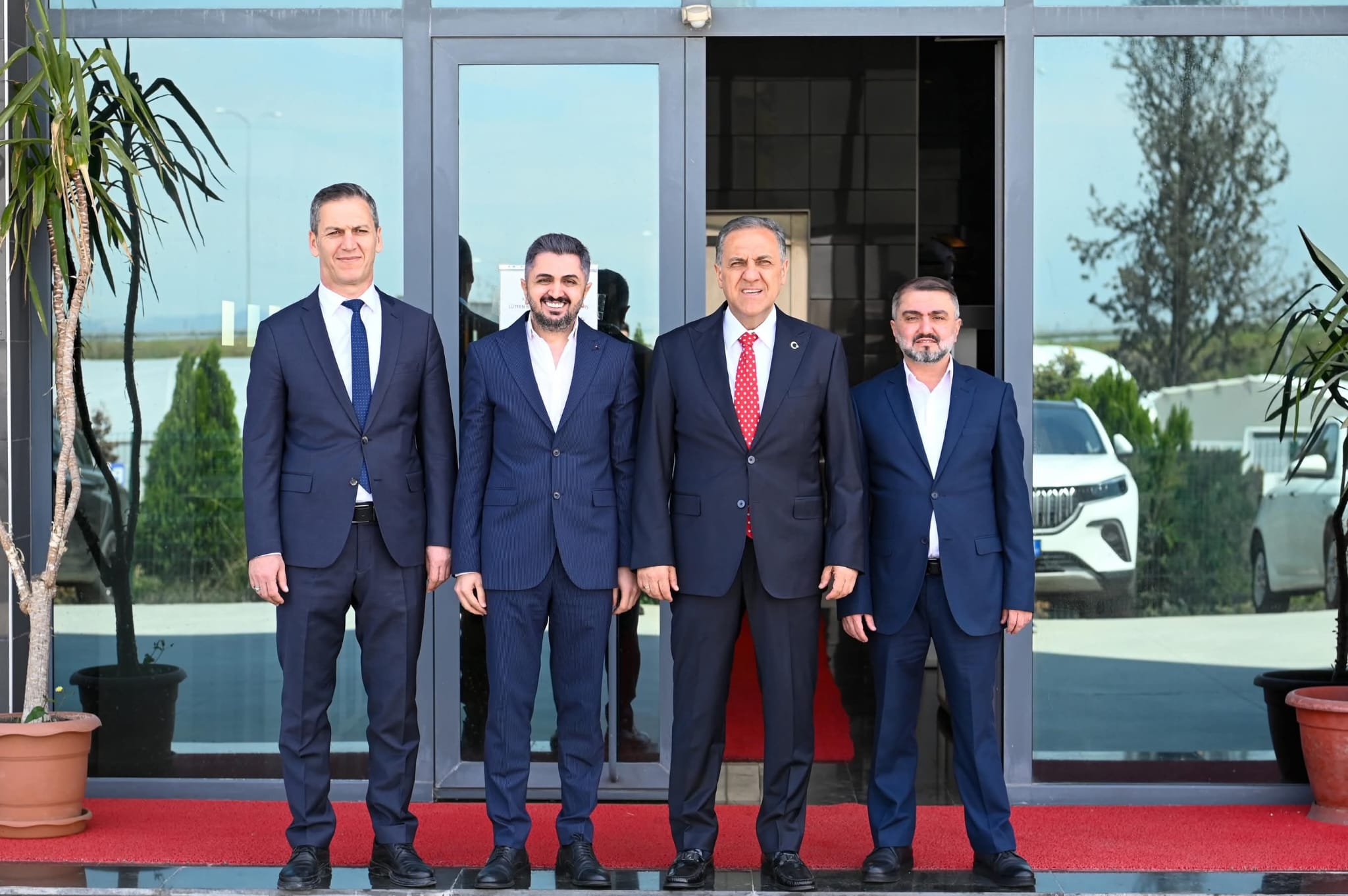 Yalova Valisi Ahmet Hamdi Usta’dan 1 Mayıs’ta Anlamlı Ziyaret: Kadın Emekçilere Vurgu