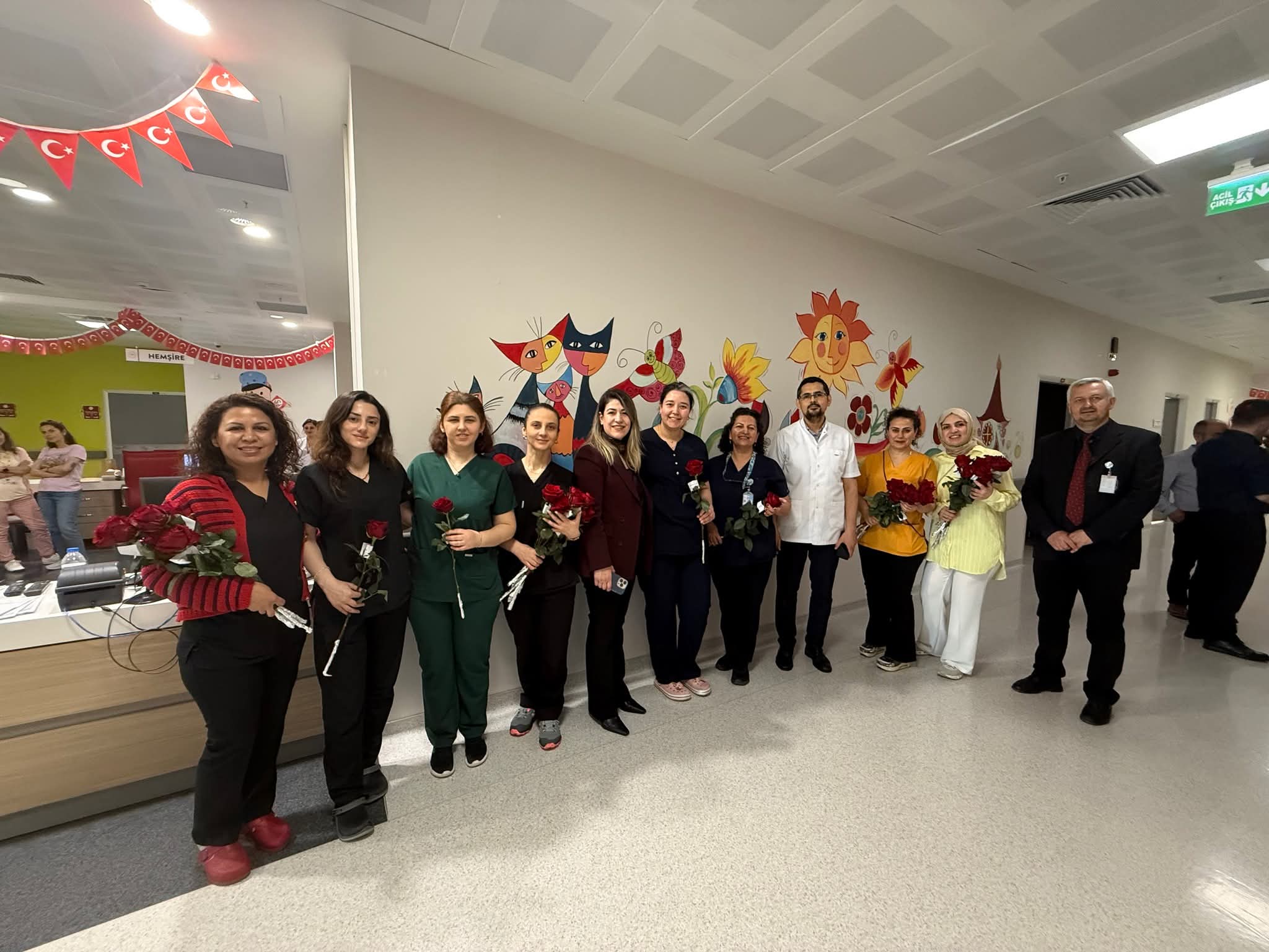 Başhekim Ergenç’ten Hemşirelere Anlamlı Kutlama: “İyi ki Varsınız” 4 Başhekim Ergenç’ten Hemşirelere Anlamlı Kutlama: “İyi ki Varsınız”
