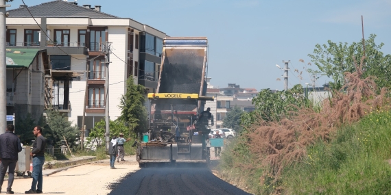 ÇİFTLİKKÖY’DE ASFALTLAMA ÇALIŞMALARI TÜM HIZIYLA SÜRÜYOR