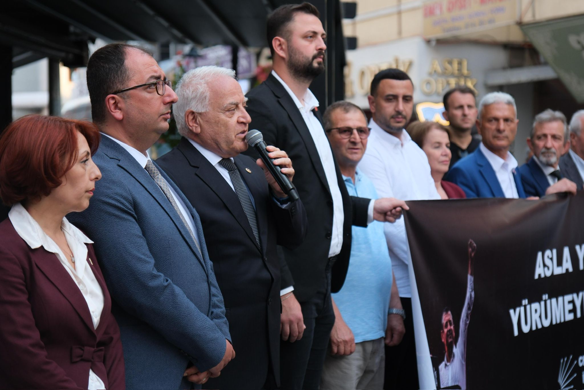 CHP Yalova Bayramlaşmada Tek Yürek Oldu: “Mücadeleyi Birlikte Büyüteceğiz” 5 CHP Yalova Bayramlaşmada Tek Yürek Oldu: “Mücadeleyi Birlikte Büyüteceğiz”