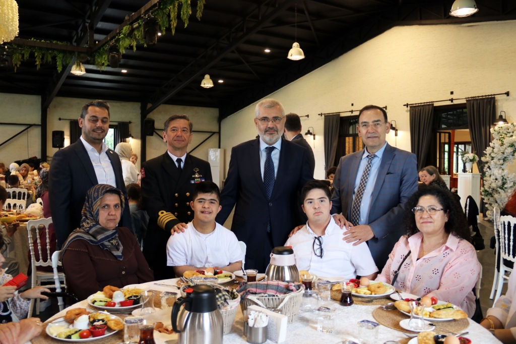 10-16 Mayıs Engelliler Haftası’nda Yalova’da Anlamlı Buluşma: Özel Öğrenciler ve Aileleri Uzunlar Çiftliği’nde Bir Araya Geldi