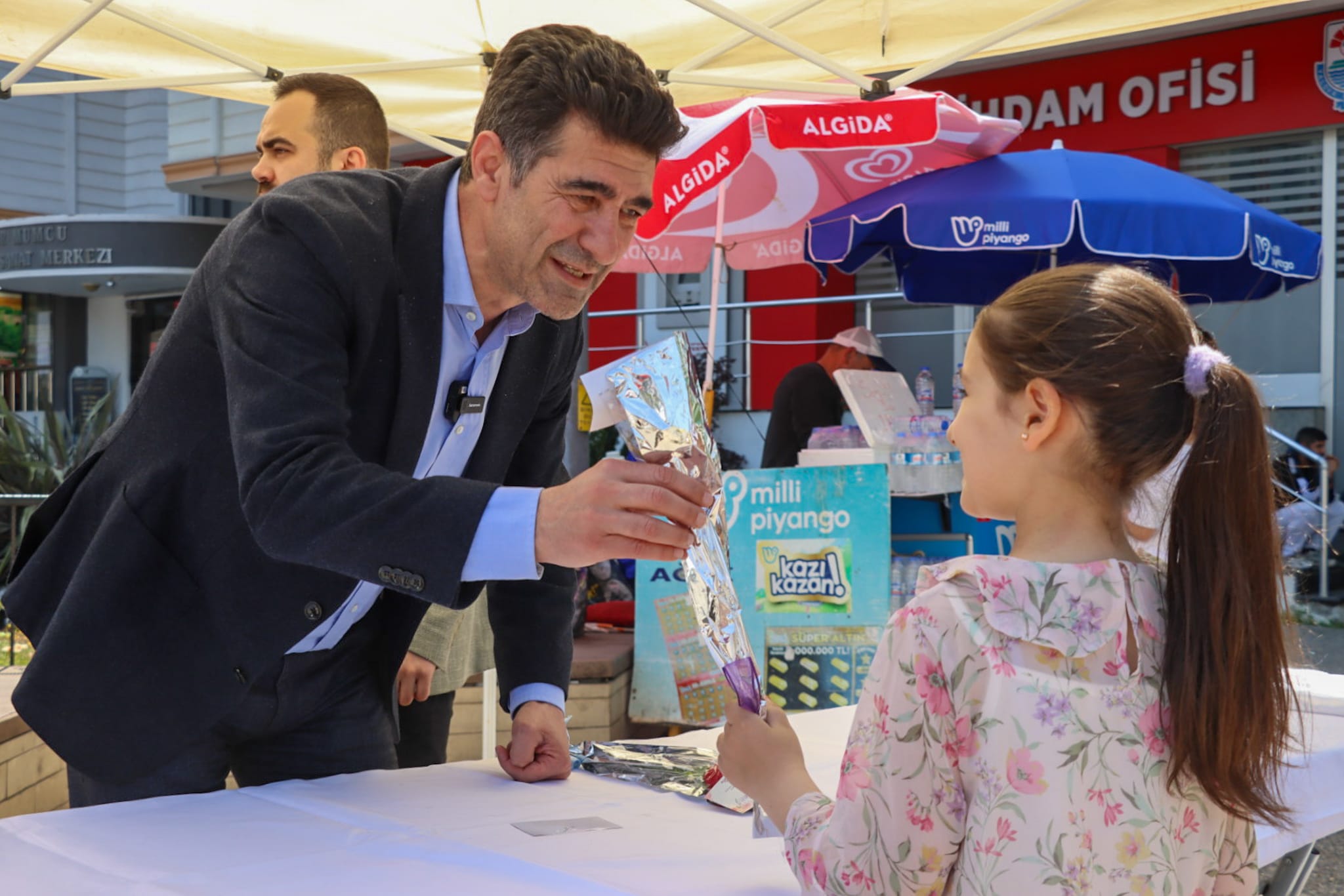 ANNELERE ÇİÇEKLER YALOVA BELEDİYESİ’NDEN